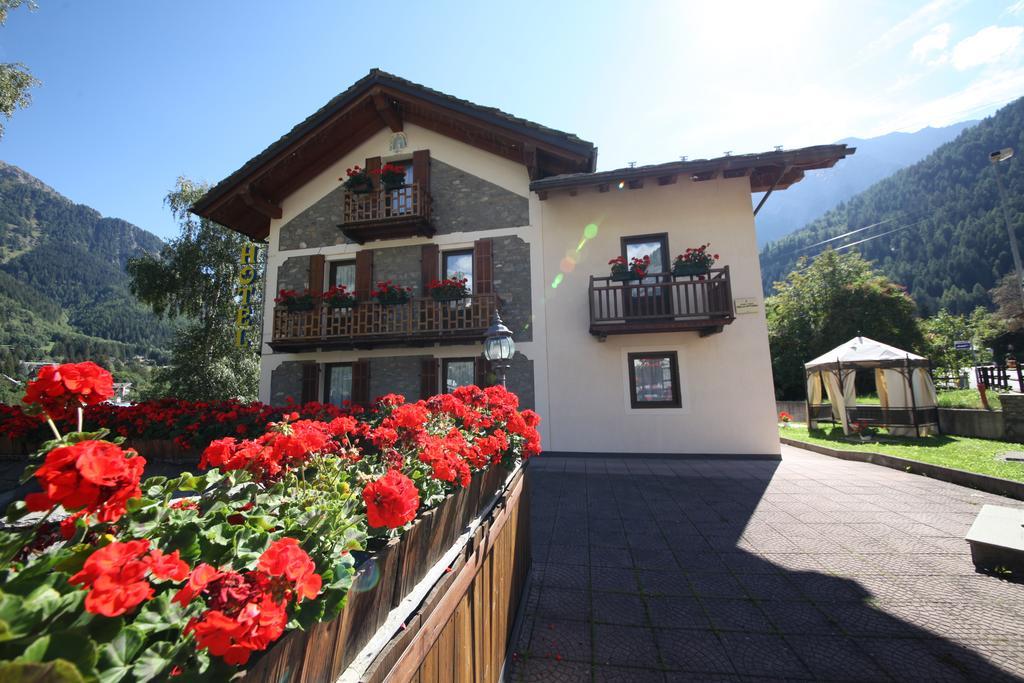 Hotel Stella Del Nord Courmayeur Exterior photo